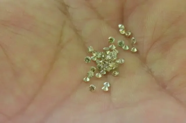 0.25ct vintage champagne brilliant cut round 8 diamonds approx