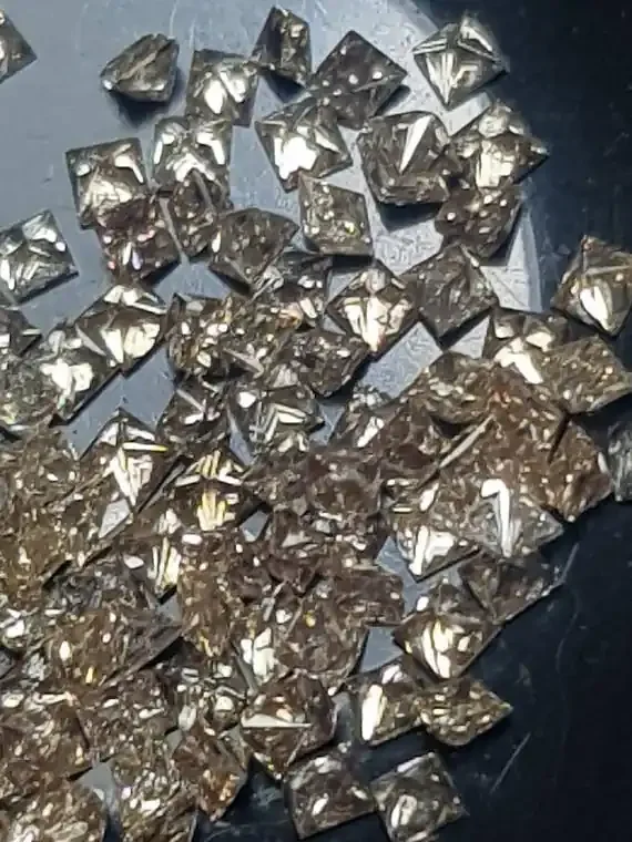 0.5ct 16 Princess cut Champagne diamonds approx 0.031ct each