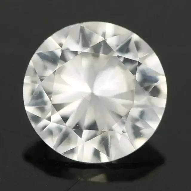 0.88CTS DIAMOND CUT SILVERY WHITE SAPPHIRE (SAP326)