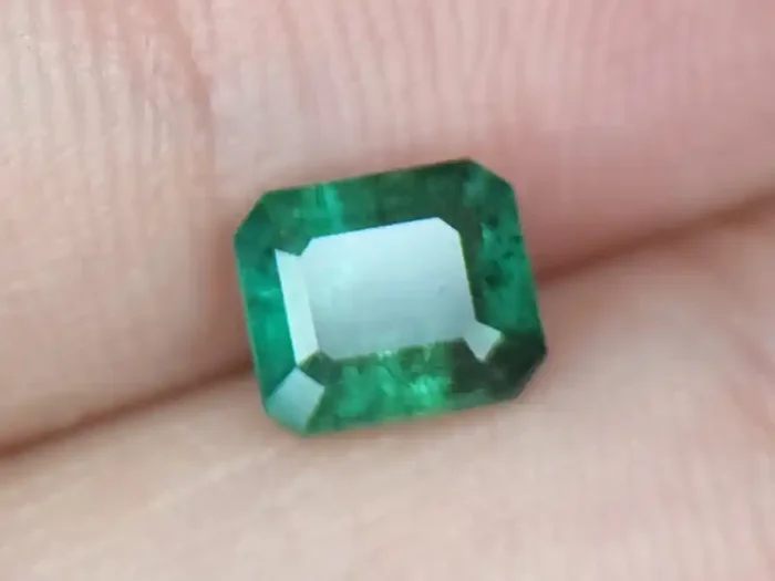 0.94CT NATURAL EMERALD GEMSTONES IGCZM101