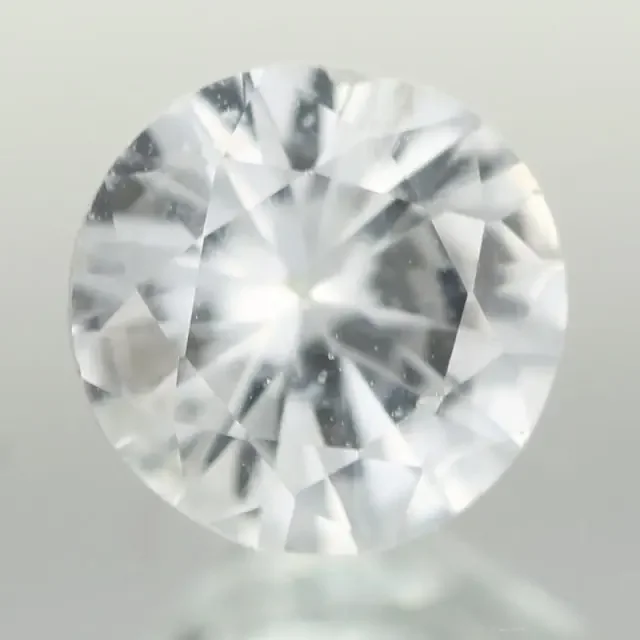0.97CTS DIAMOND CUT SILVERY WHITE SAPPHIRE (ST9203)