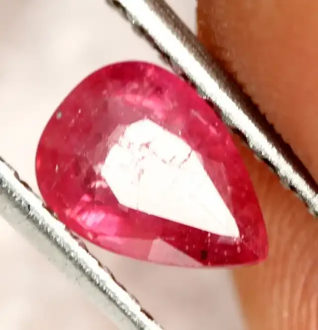 0.98 CTS BRIGHT AFRICAN RUBY – TOP GRADE STONE (RUB58)