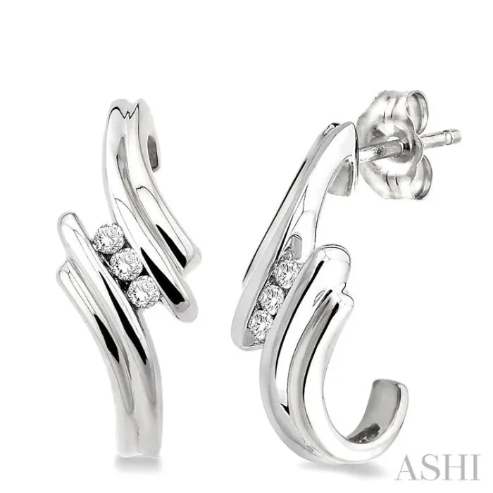 1/10 ctw Round Cut Diamond Earrings in Sterling Silver