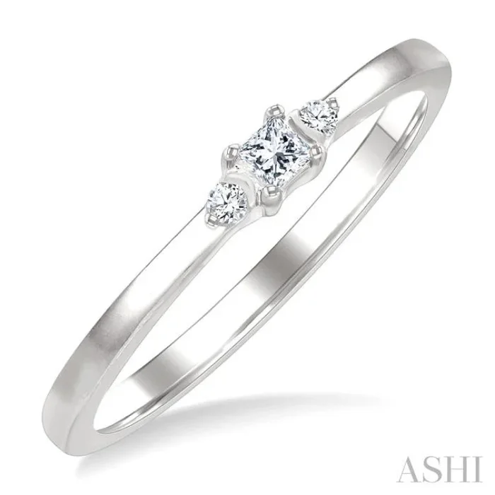 1/10 Ctw Three Stone Princess and Round Cut Diamond Petite Fashion Ring in 10K White Gold