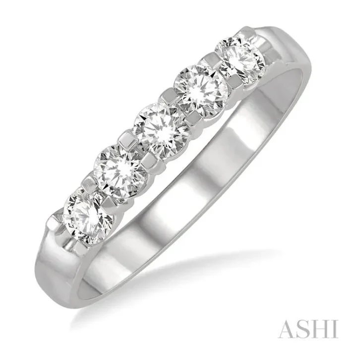 1/2 ctw 5 Stone Round Cut Diamond Wedding Band in 14K White Gold