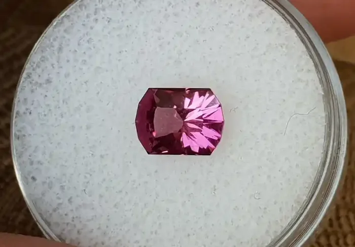 1,30ct Mahenge garnet – Master cut!