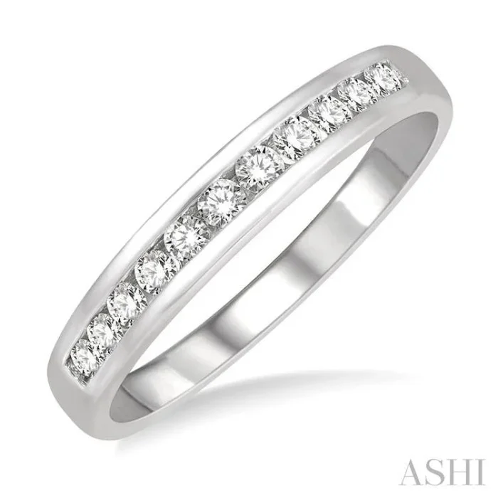 1/4 ctw Channel Set 11 Stone Round Cut Diamond Wedding Band in Platinum