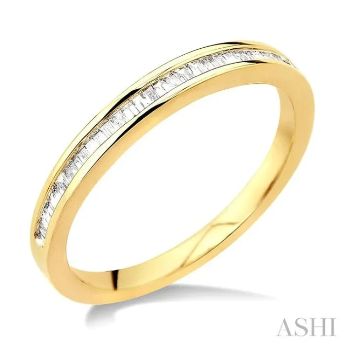 1/4 Ctw Channel Set Baguette Cut Diamond Wedding Band in 14K Yellow Gold