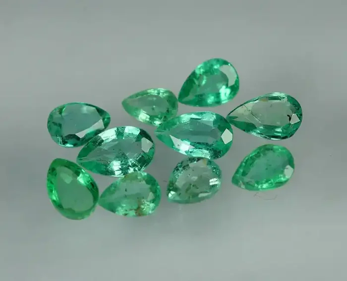 1.495 CRT PARCELS 10 PCS STUNNING GREEN ZAMBIAN EMERALD*