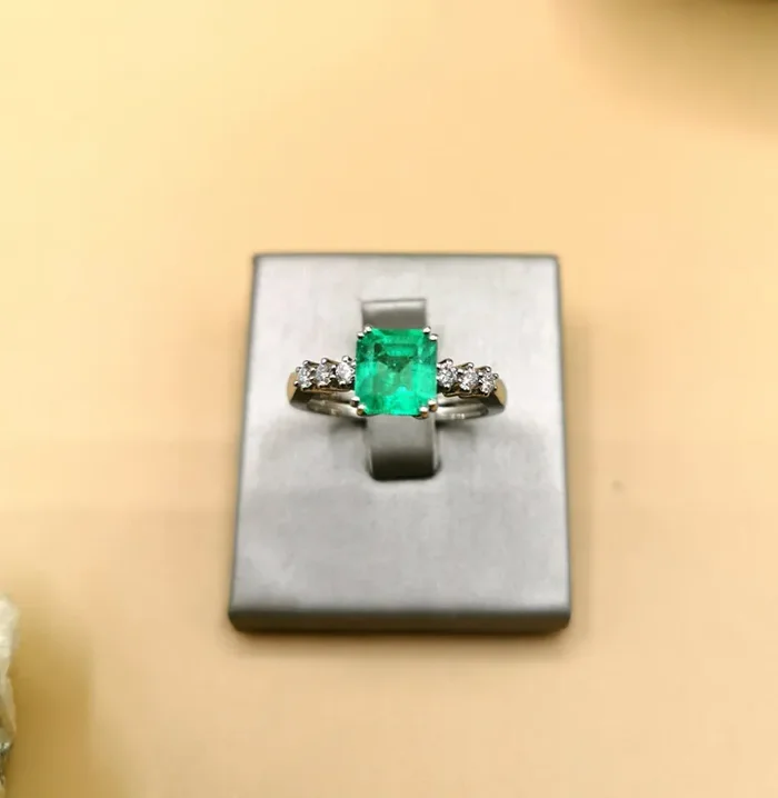 1,56ct 13/32 Colombian Emerald 18k Solid Gold Ring with Diamonds Colombian