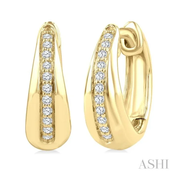 1/6 Ctw Round Cut Diamond Bold Hoop Fashion Earrings in 10K Yellow Gold