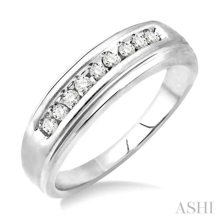 1/6 ctw Round Diamond Men’s Ring in 14K White Gold
