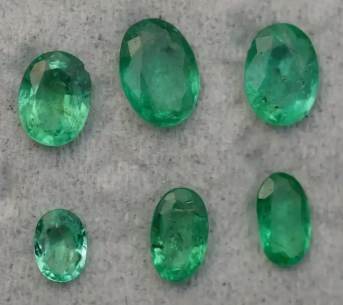 1.60 CRT PARCELS 6 PCS STUNNING GREEN ZAMBIAN EMERALD-