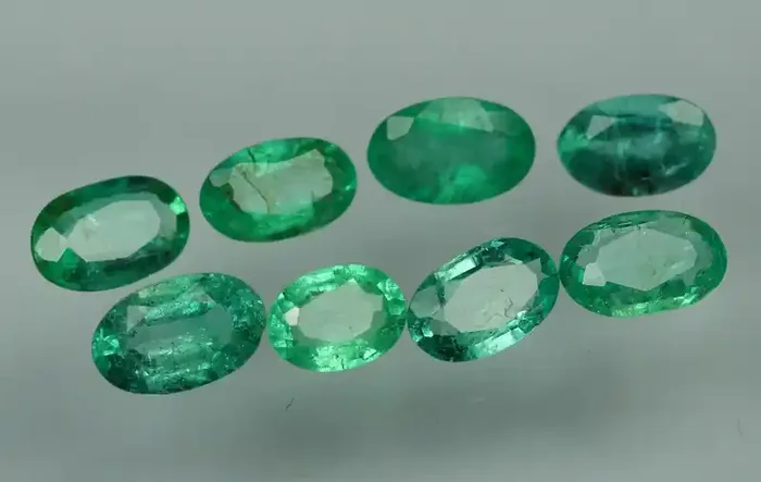 1.660 CRT PARCELS 8 PCS STUNNING GREEN ZAMBIAN EMERALD*