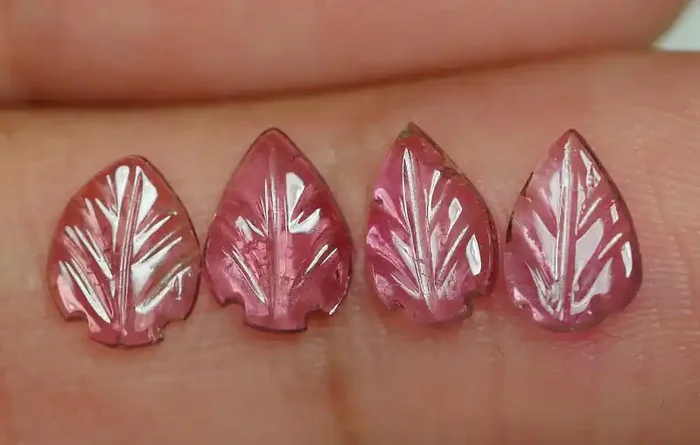 1.750 CRT CARVING LEAF TOURMALIN PARCELS-