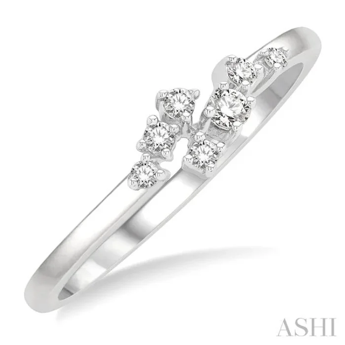 1/8 Ctw Petite Open Center Scatter Round Cut Diamond Fashion Ring in 14K White Gold