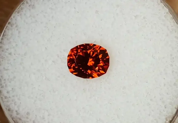 1,81ct Orange Spessartite Garnet – Flawless & Master cut!