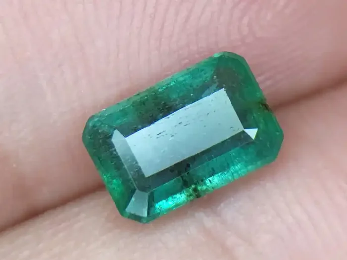 1.87CT NATURAL EMERALD GEMSTONES IGCZM06