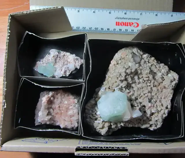 1 KILO MIXED MINERAL/ CRYSTAL SPECIMENS IN TRAY
