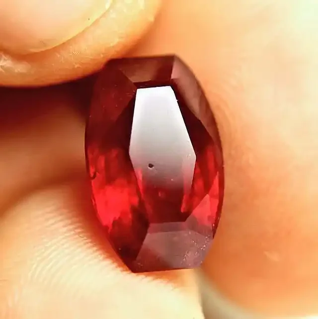 10.0 Carat VS Pigeon Blood Ruby – Superb