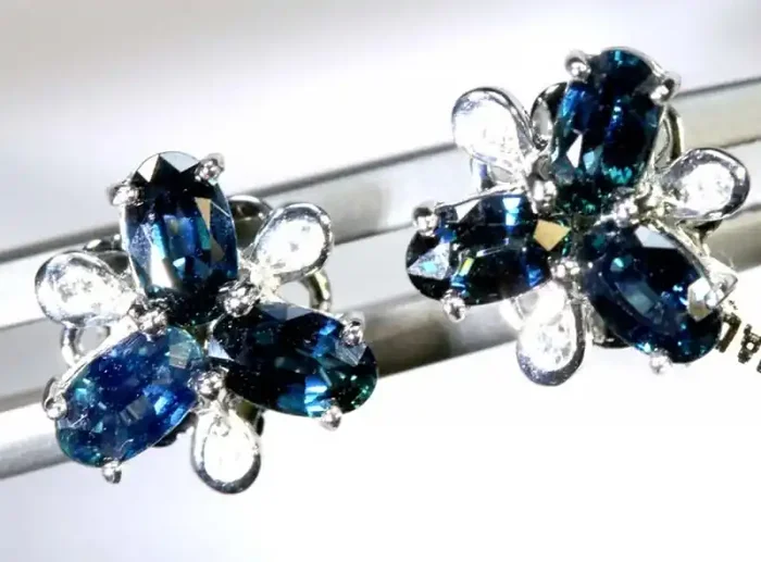 10.10 CTS- SAPPHIRE EARRING BLUE AND WHITE SG-2723