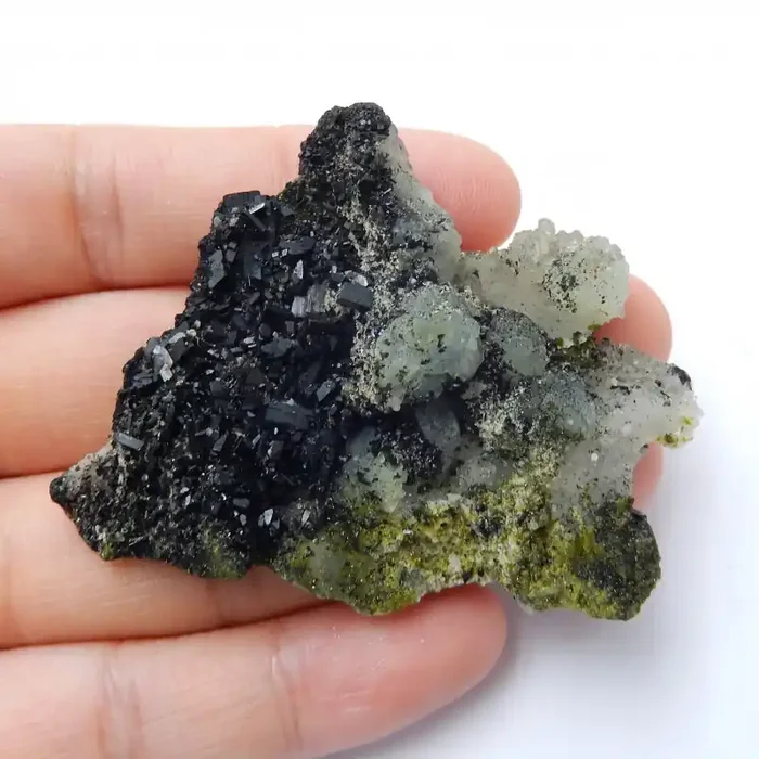 100.5Ct Natural Babingtonite Gemstone Specimens ,Raw Gemstone B543