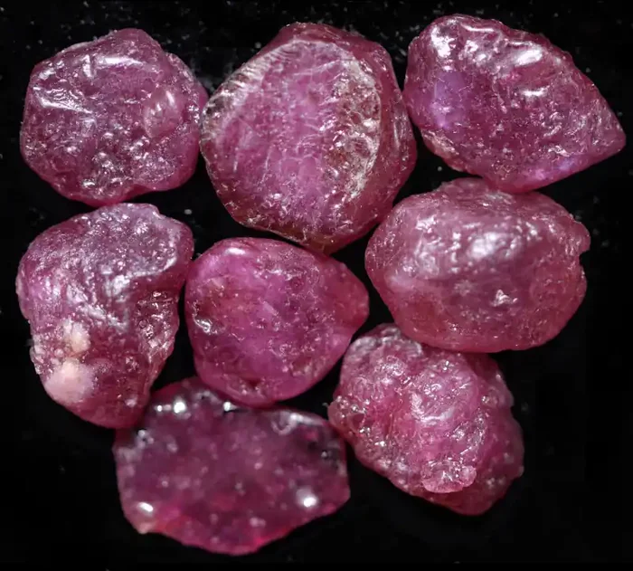 107.23 CTS RUBY ROUGH PARCEL FROM MADAGASCAR -TREATED [F8365]