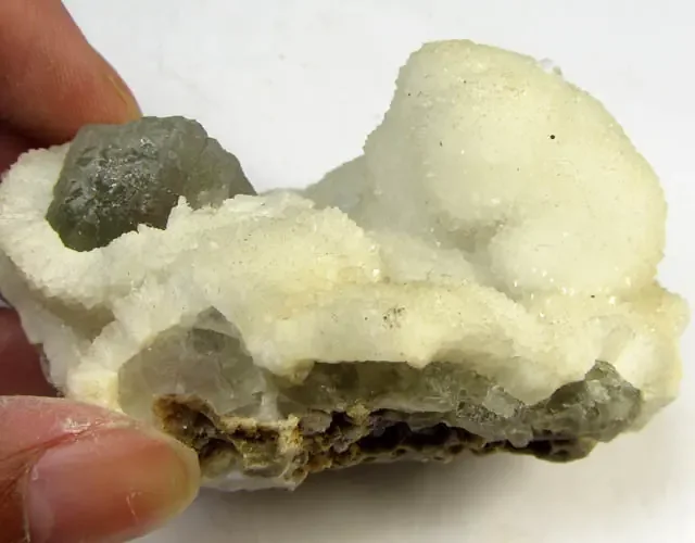 109 GRAMS NATURAL FLUORITE SPECIMEN MYGS 272