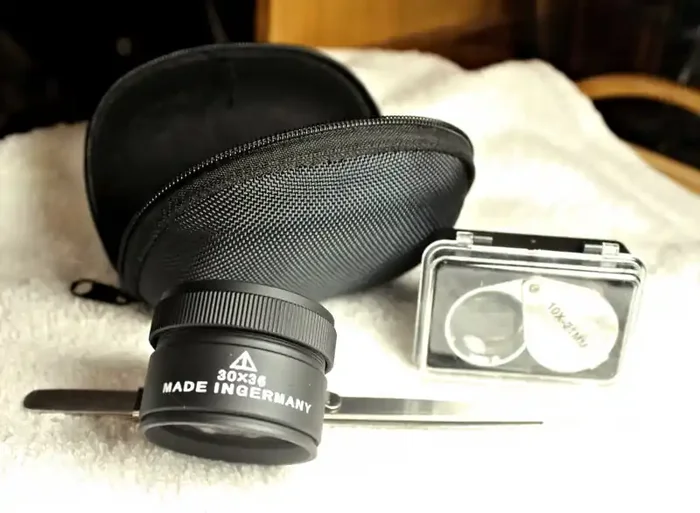 10X Loupe, 30x Magnifier with Case, Tweezers – Nice