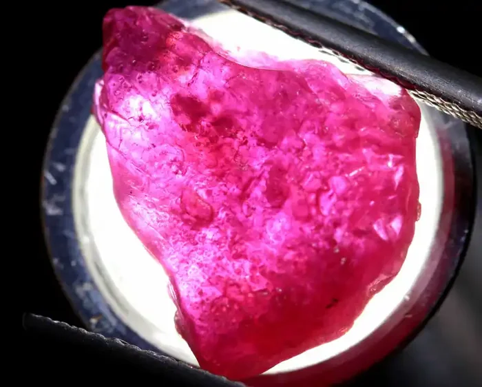 11.05 CTS AFRICAN RUBY ROUGH RG-5435