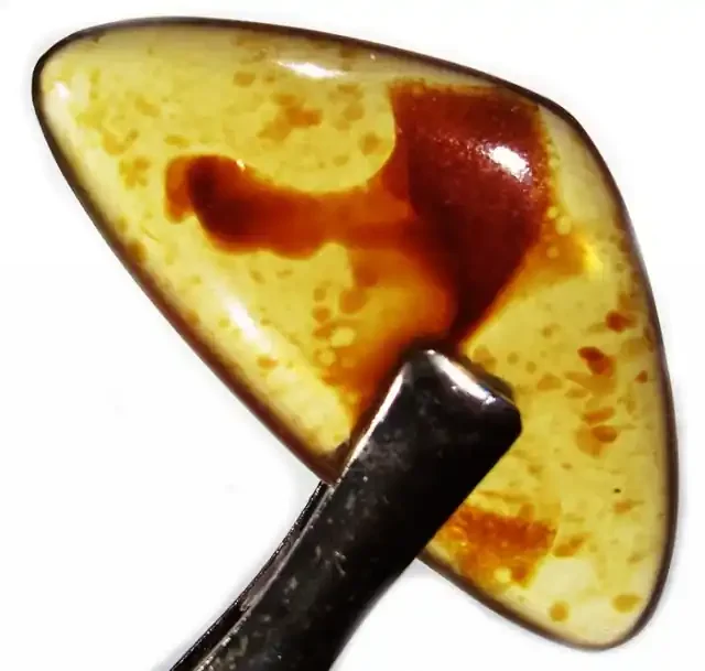 11.40 CTS INDONESIAN AMBER POLISHED [MGW4015]