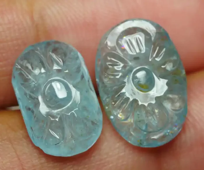 13.800CRT BEAUTY AQUAMARINE LEAF CARVING-