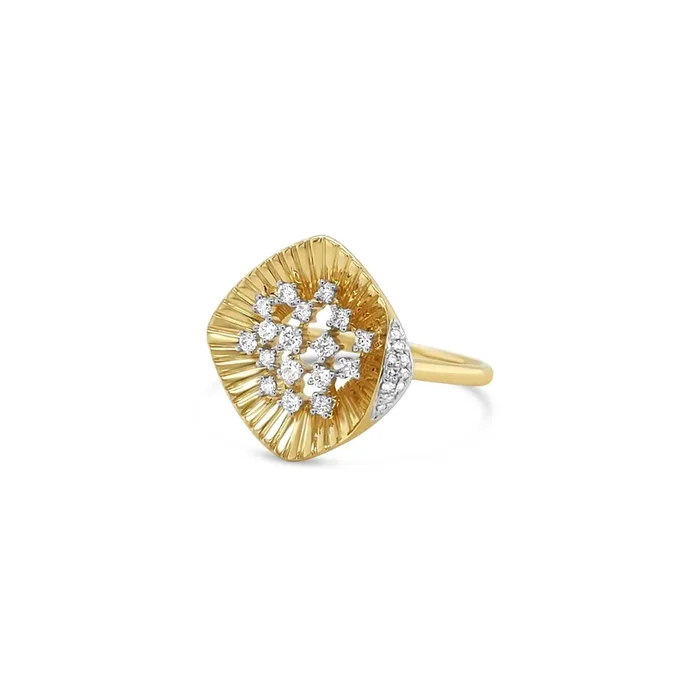 14K YELLOW GOLD .25 CTW SCATTERED DIAMOND RING