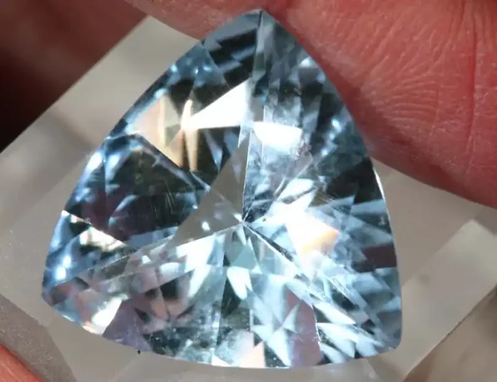 16.70- CTS LIGHT BLUE QUARTZ FACETED CG-2512 ***