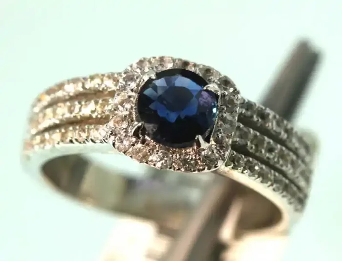 18-CTS SAPPHIRE RING BLUE AND WHITE SG-2784