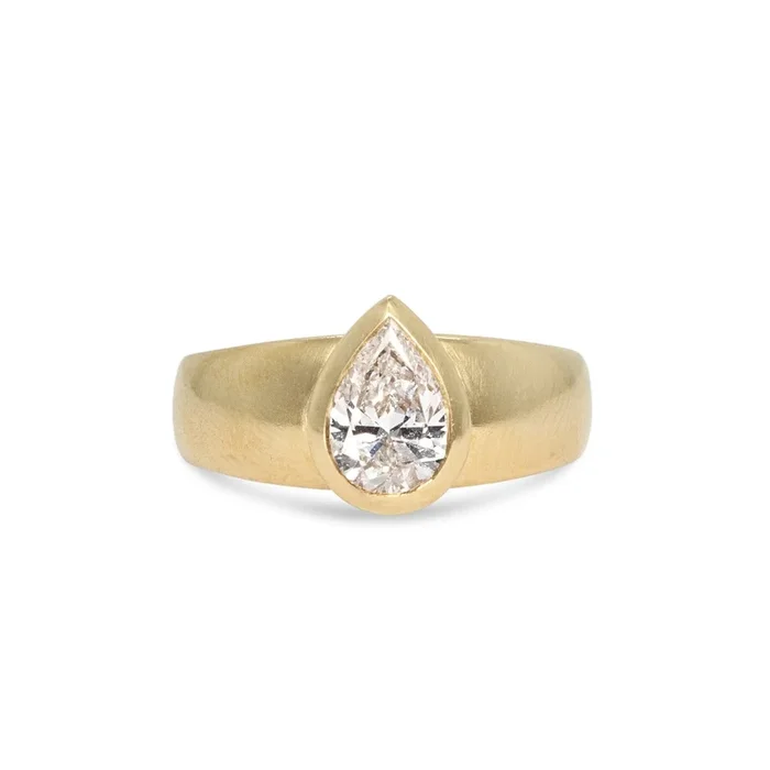 18K Boerum Engagement Ring with 1.00ct Pear Diamond
