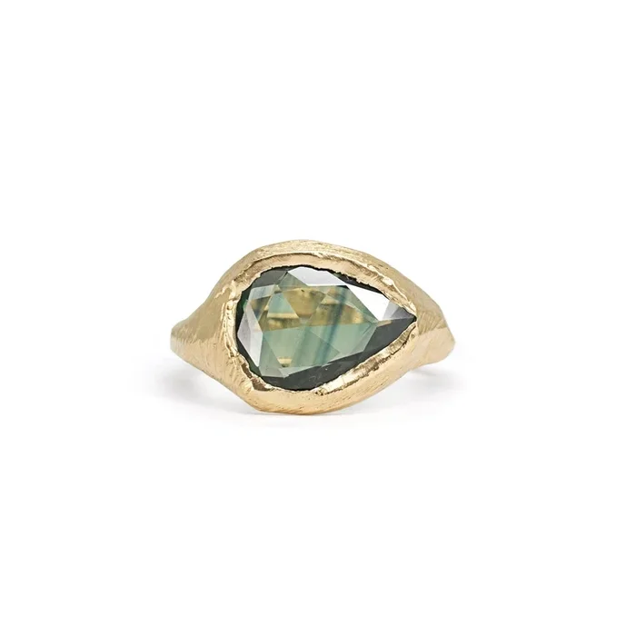 18K Signet Ring in Green Sapphire – Pear