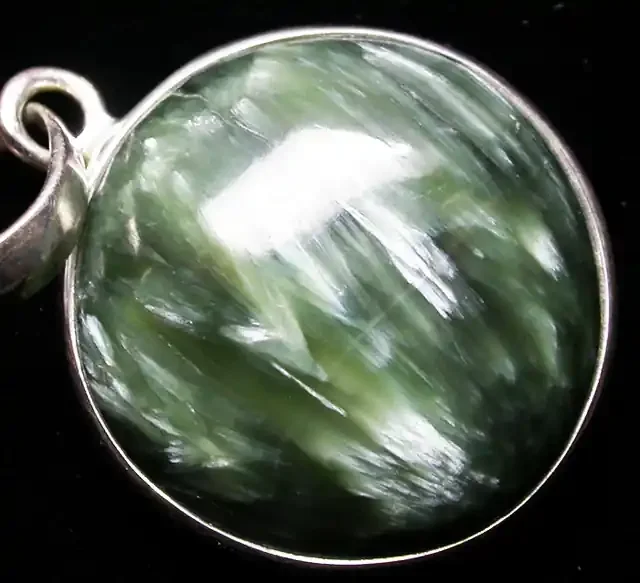 19.73 CTS SERAPHNITE PENDANT-SILVER