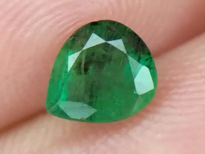 1CT NATURAL EMERALD GEMSTONES IGCZM126