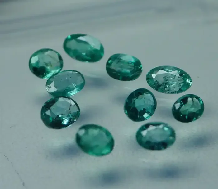 2.035CRT PARCEL 10 PCS ZAMBIA EMERALD –