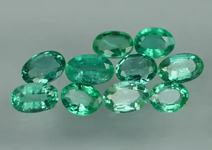 2.055 CRT PARCELS 10 PCS STUNNING GREEN ZAMBIAN EMERALD*