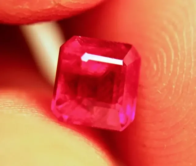 2.07 Carat VS Ruby – Fiery and Beautiful