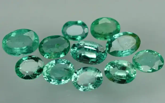 2.100 CRT PARCELS 11 PCS STUNNING GREEN ZAMBIAN EMERALD*