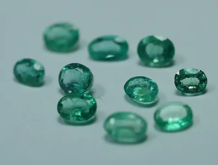 2.245 CRT 10 PCS STUNNING GREEN ZAMBIAN EMERALD-
