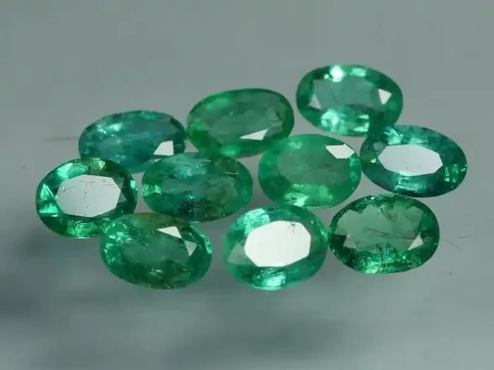 2.455 CRT PARCELS 10 PCS STUNNING GREEN ZAMBIAN EMERALD-