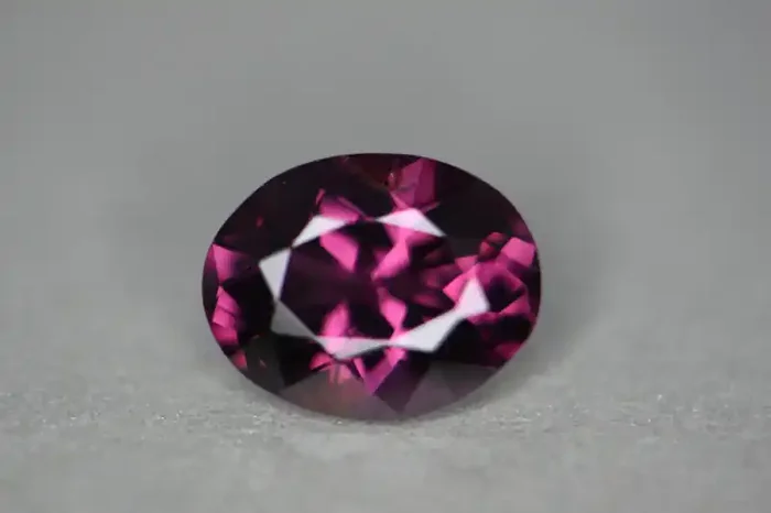 2.49 cts certified Sri Lankan spinel.