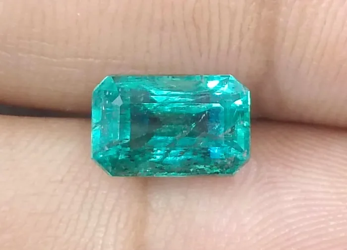 2.56cts Natural Zambian Emerald Minor Oiled Loose Gemstone