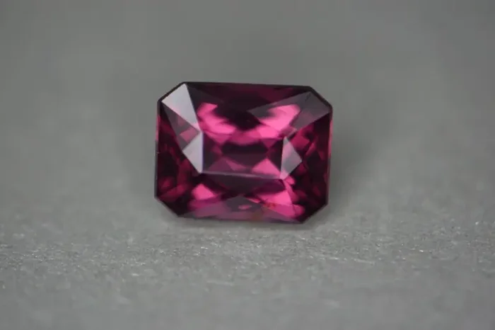 2.63 cts reddish purple gem spinel.