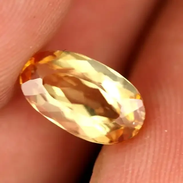 2.72 CTS CERTIFIED GOLDEN PRECIOUS TOPAZ [TPZ80]