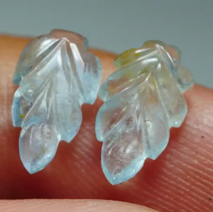 2.800CRT BAEUTIFULL LEAF CARVING AQUAMARINE –